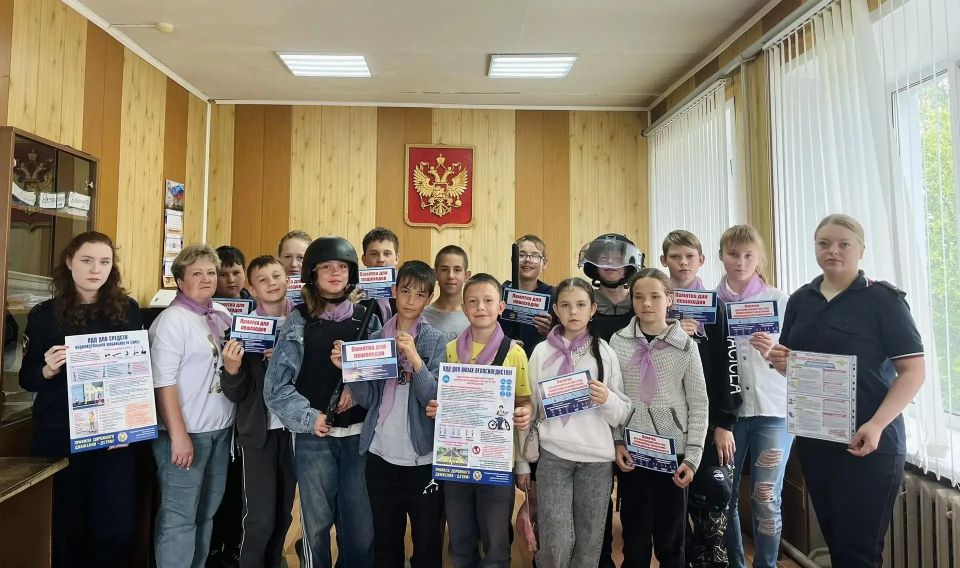 В Вохомском районе общественники и полицейские провели для школьников урок безопасности В Вохомском районе общественники и полицейские провели для школьников урок безопасности