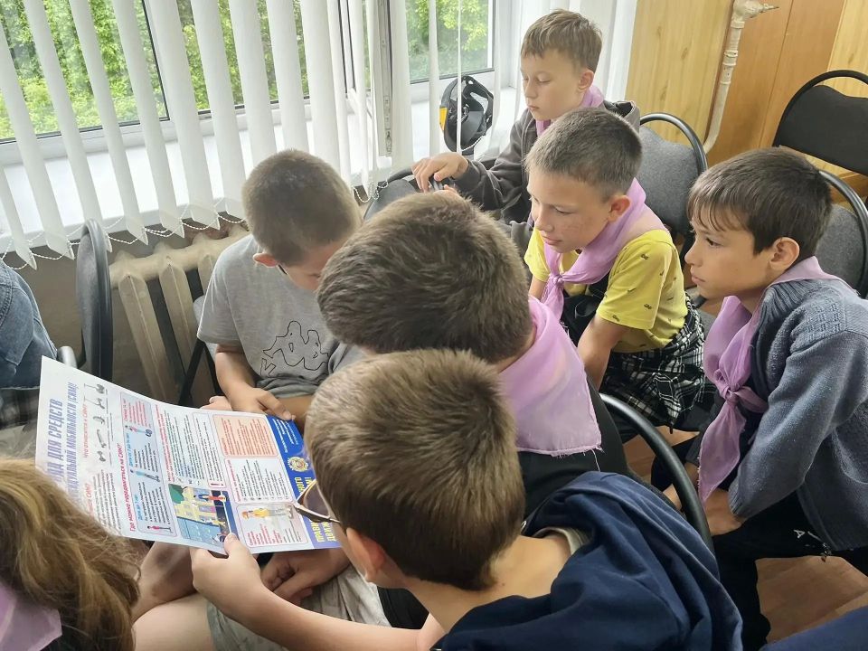 В Вохомском районе общественники и полицейские провели для школьников урок безопасности В Вохомском районе общественники и полицейские провели для школьников урок безопасности