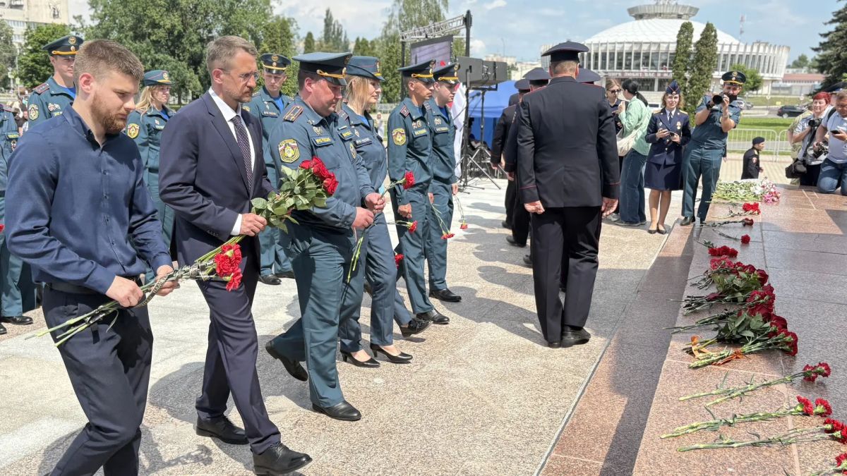 Кострома почтила память Героев Великой Отечественной войны Кострома почтила память Героев Великой Отечественной войны