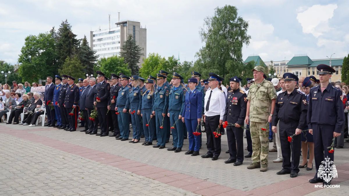 В День памяти и скорби представители Молодежного совета Главного управления возложили цветы к «Монументу Славы» В День памяти и скорби представители Молодежного совета Главного управления возложили цветы к «Монументу Славы»
