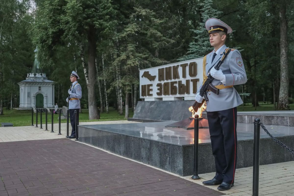 Делегация УМВД России по Костромской области приняла участие в мероприятиях, посвященных Дню памяти и скорби Делегация УМВД России по Костромской области приняла участие в мероприятиях, посвященных Дню памяти и скорби