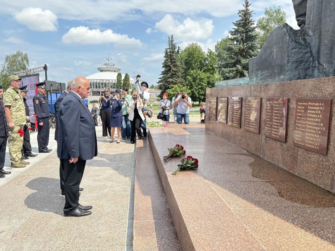 Кострома почтила память Героев Великой Отечественной войны Кострома почтила память Героев Великой Отечественной войны