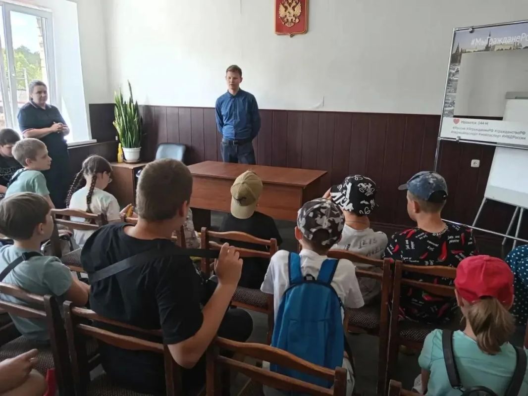 В Волгореченске школьники узнали у сотрудников полиции о правилах безопасного поведения В Волгореченске школьники узнали у сотрудников полиции о правилах безопасного поведения