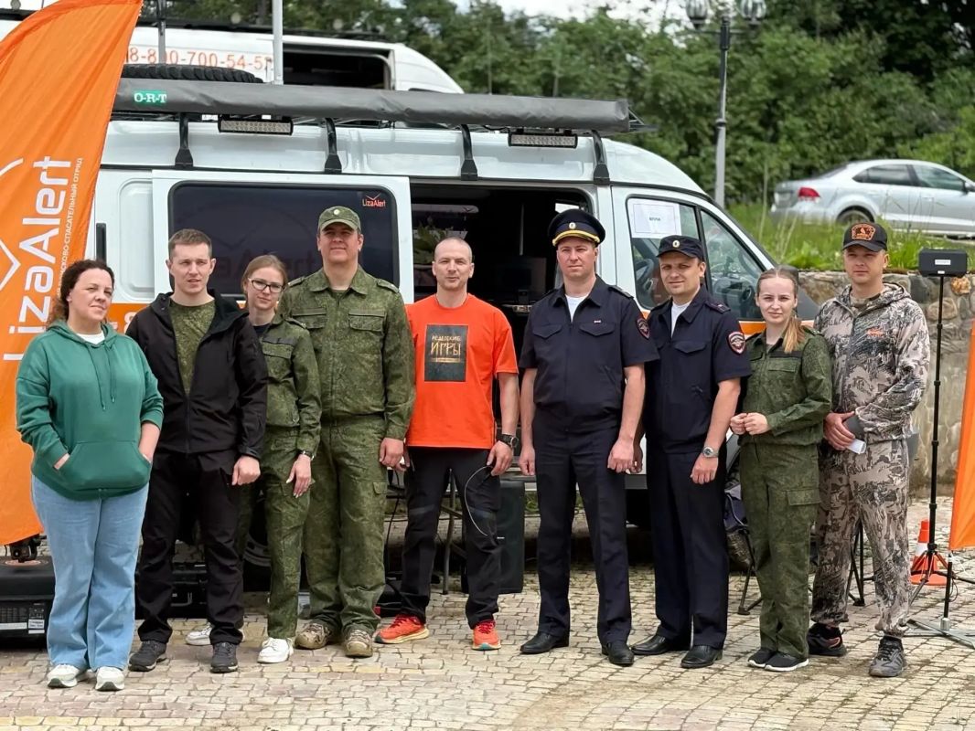 Костромские полицейские вместе с добровольцами отработали поиск пропавших людей Костромские полицейские вместе с добровольцами отработали поиск пропавших людей