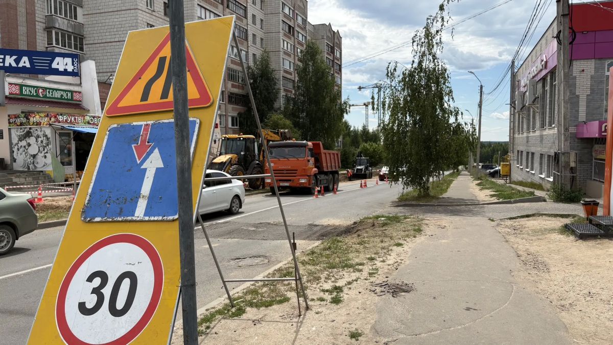 На пересечении улиц Бульварной и Профсоюзной в Костроме началось устройство дополнительной полосы движения На пересечении улиц Бульварной и Профсоюзной в Костроме началось устройство дополнительной полосы движения