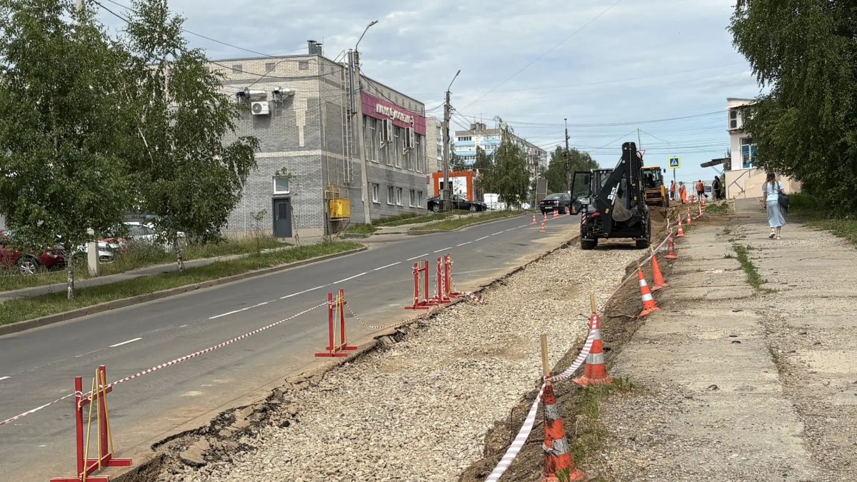 На пересечении улиц Бульварной и Профсоюзной в Костроме началось устройство дополнительной полосы движения На пересечении улиц Бульварной и Профсоюзной в Костроме началось устройство дополнительной полосы движения