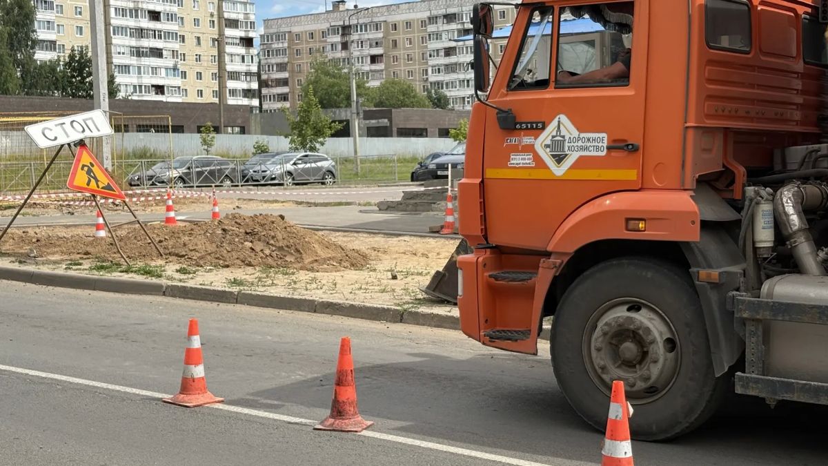 На пересечении улиц Бульварной и Профсоюзной в Костроме началось устройство дополнительной полосы движения На пересечении улиц Бульварной и Профсоюзной в Костроме началось устройство дополнительной полосы движения