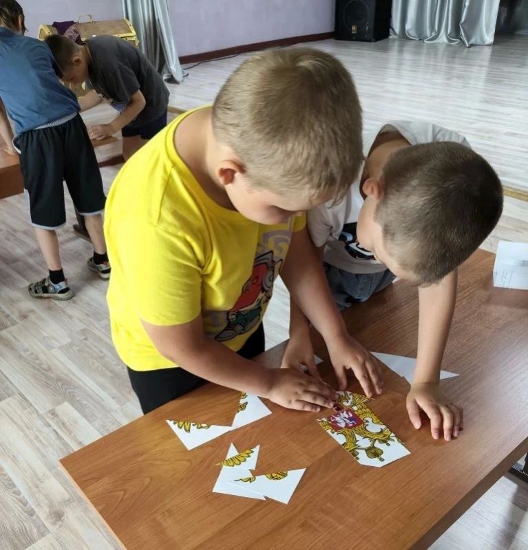 Вот и пролетел первый месяц лета, и для ребят, посещающих пришкольные лагеря, он выдался по-настоящему насыщенным Вот и пролетел первый месяц лета, и для ребят, посещающих пришкольные лагеря, он выдался по-настоящему насыщенным