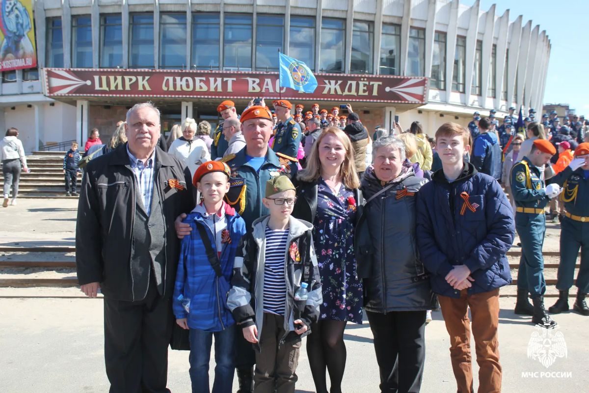 Сотрудники МЧС России поздравляют с Днём семьи, любви и верности! Сотрудники МЧС России поздравляют с Днём семьи, любви и верности!