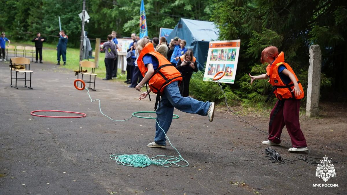 В полевом лагере под Костромой завершилась тематическая смена по безопасности В полевом лагере под Костромой завершилась тематическая смена по безопасности
