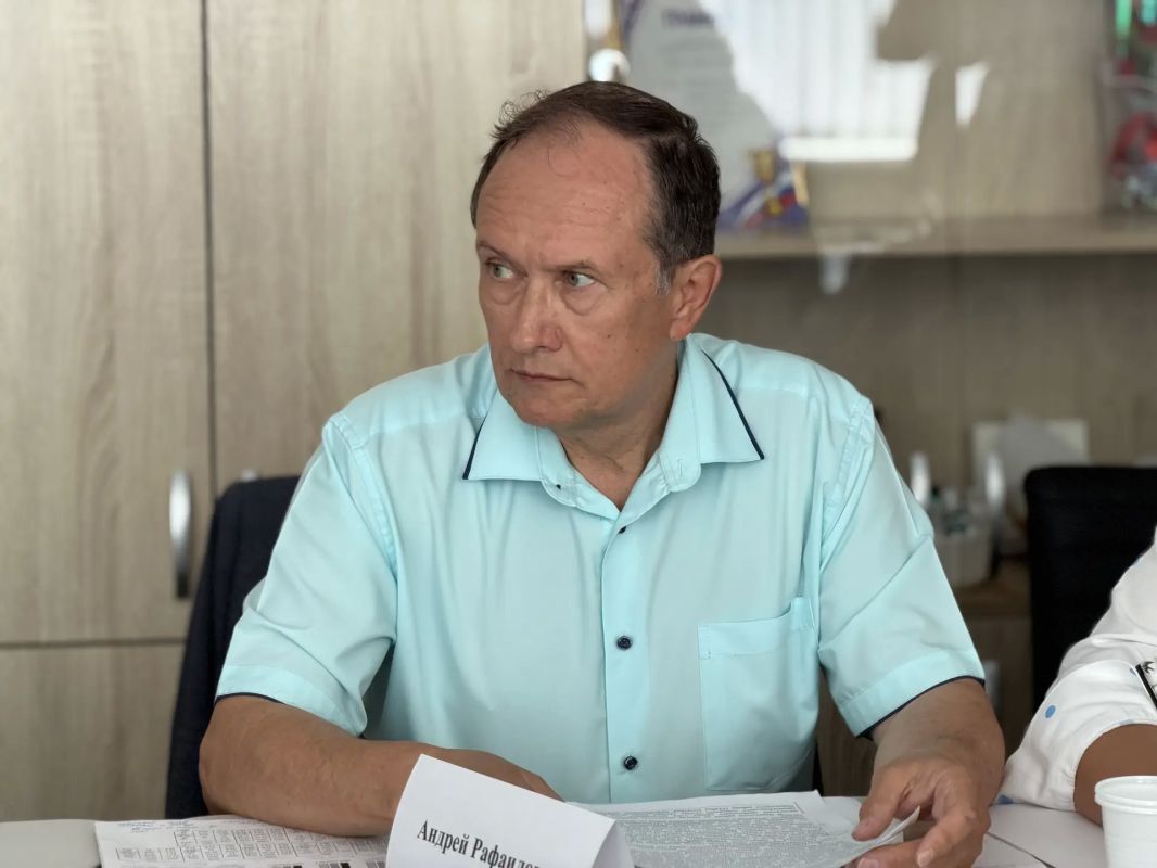 В Нерехте губернатор Сергей Ситников обсудил с педагогами, почему результаты ЕГЭ в местных школах снижаются третий год подряд В Нерехте губернатор Сергей Ситников обсудил с педагогами, почему результаты ЕГЭ в местных школах снижаются третий год подряд