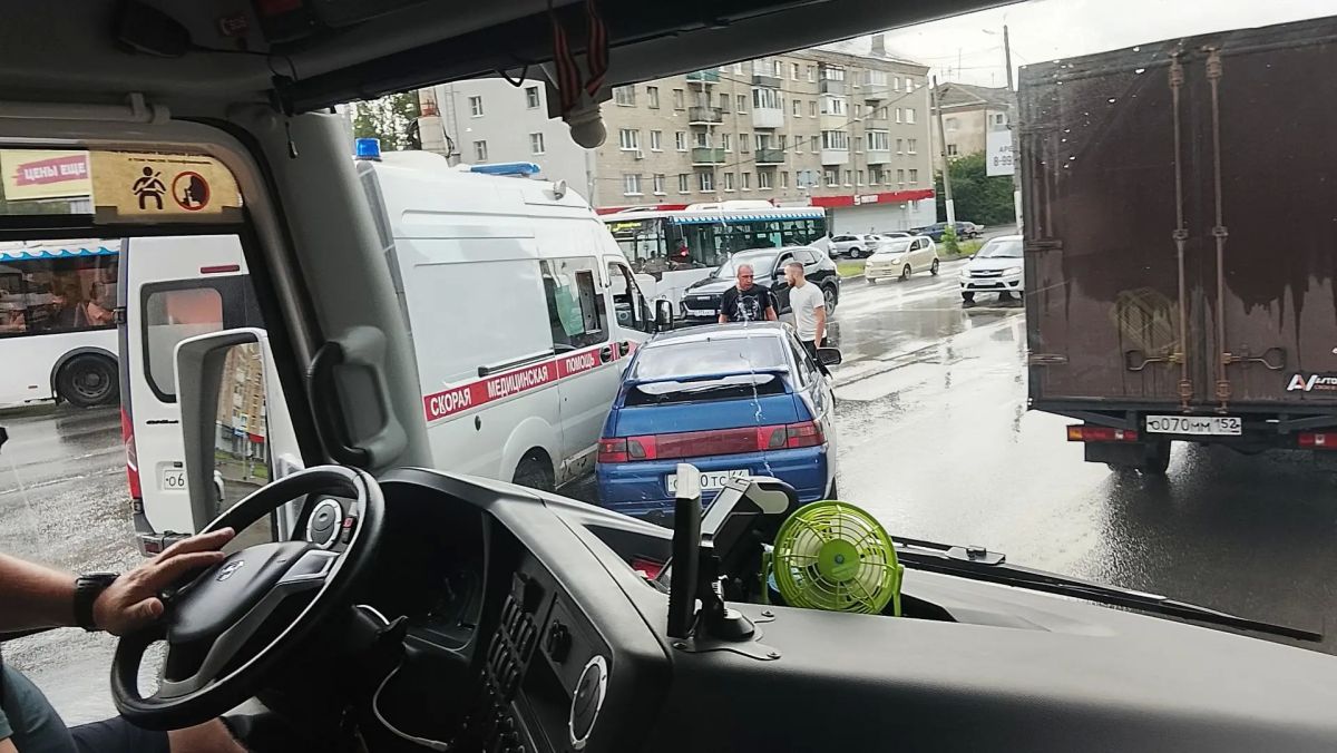 Машина «скорой помощи» попала в аварию на Кинешемском шоссе в Костроме