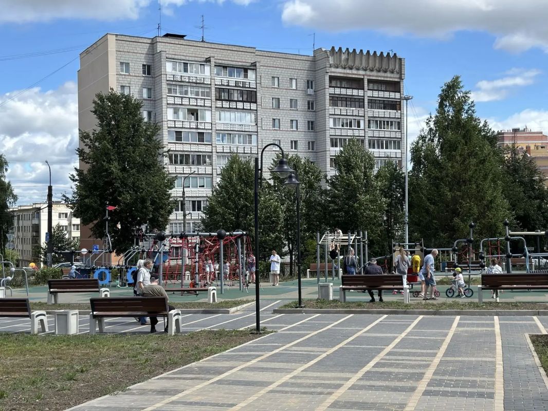 Олег Болоховец: Сквер, который многие годы мы с вами называли называли «Юбилейным», теперь официально носит это имя Олег Болоховец: Сквер, который многие годы мы с вами называли называли «Юбилейным», теперь официально носит это имя