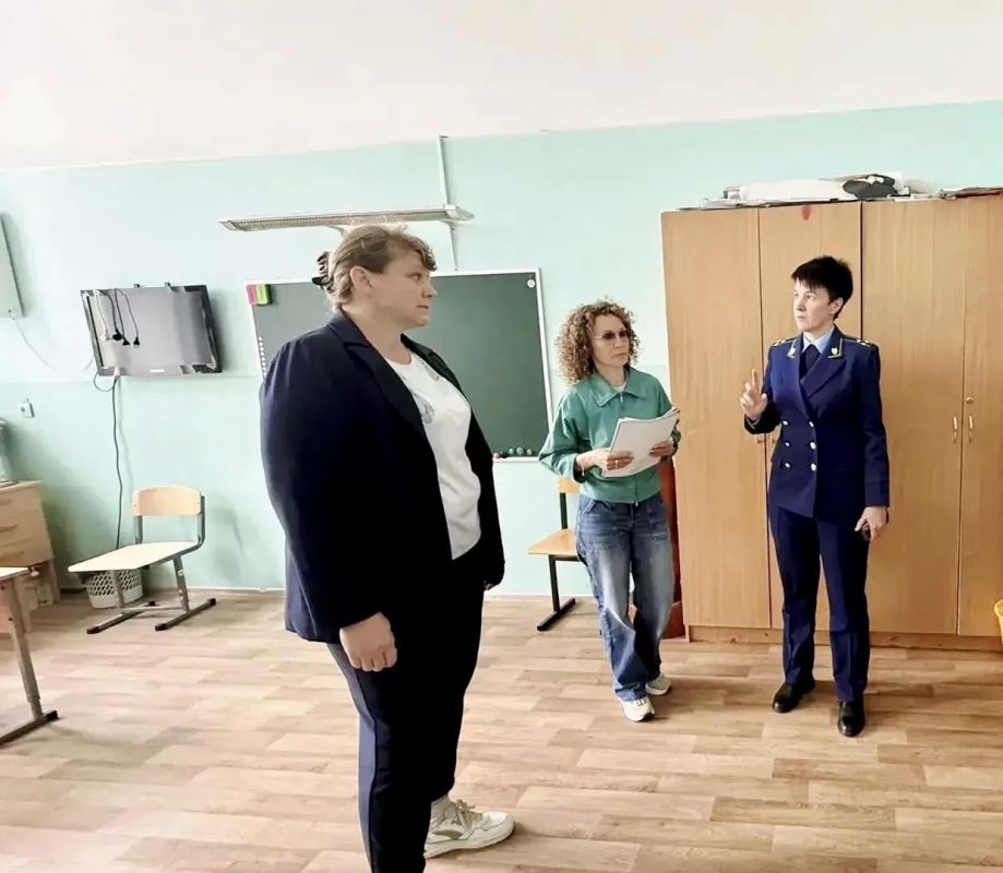 Прокурор области Екатерина Банникова проверила объект ГБОУ «Школа № 3 Костромской области для детей с ОВЗ» на ул. Юных Пионеров, д. 2, где проводятся ремонтные работы в рамках национального проекта «Молодежь и дети» Прокурор области Екатерина Банникова проверила объект ГБОУ «Школа № 3 Костромской области для детей с ОВЗ» на ул. Юных Пионеров, д. 2, где проводятся ремонтные работы в рамках национального проекта «Молодежь и дети»