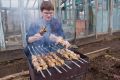 Шашлычный бум: как майские выходные повлияли на спрос на мясо и шампуры