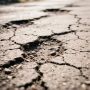 РАЗБИТУЮ ДОРОГУ ОТРЕМОНТИРУЮТ В СПАЛЬНОМ РАЙОНЕ КОСТРОМЫ