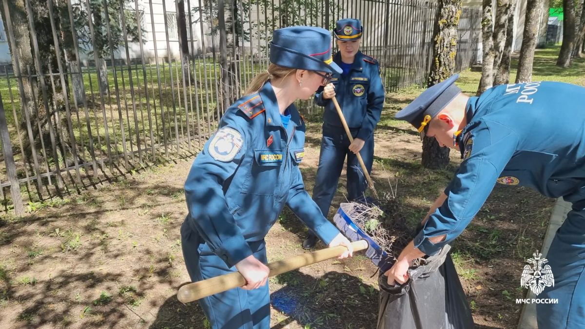 Молодежный совет Главного управления МЧС России по Костромской области присоединился к экологической акции Молодежный совет Главного управления МЧС России по Костромской области присоединился к экологической акции