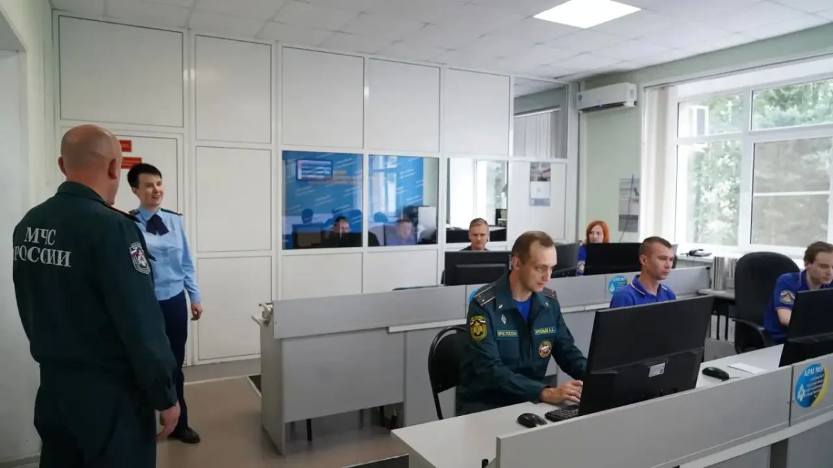 Прокурор Костромской области Екатерина Банникова с рабочим визитом посетила Главное управление МЧС России по Костромской области, где ознакомилась с деятельностью и возможностями чрезвычайного ведомства Прокурор Костромской области Екатерина Банникова с рабочим визитом посетила Главное управление МЧС России по Костромской области, где ознакомилась с деятельностью и возможностями чрезвычайного ведомства