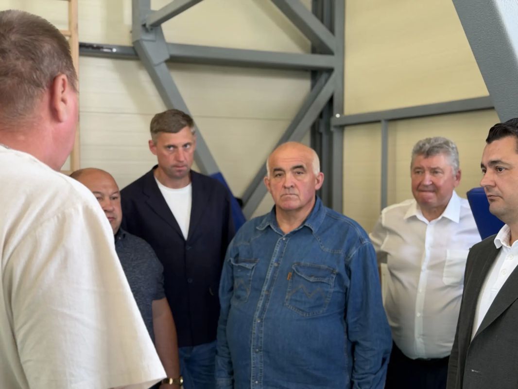 «Ребята занимаются с воодушевлением!» – в Мантурово губернатору Сергею Ситникову представили новый спорткомплекс «Ребята занимаются с воодушевлением!» – в Мантурово губернатору Сергею Ситникову представили новый спорткомплекс