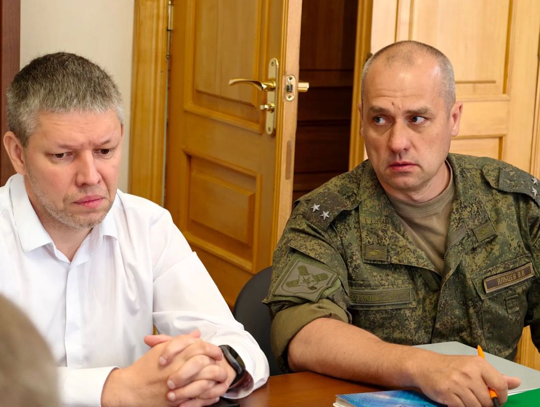Олег Болоховец: На расширенном совещании с коллегами и городским военкомом обсудили вопросы набора бойцов на службу в «Барс-Кострома» Олег Болоховец: На расширенном совещании с коллегами и городским военкомом обсудили вопросы набора бойцов на службу в «Барс-Кострома»