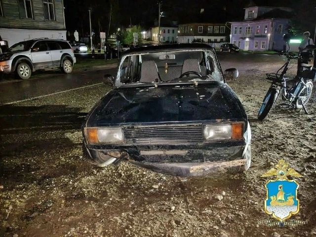 13-ЛЕТНЯЯ ДЕВОЧКА НА ЭЛЕКТРОВЕЛОСИПЕДЕ ВРЕЗАЛАСЬ В АВТОМОБИЛЬ В КОСТРМОСКОМ РАЙЦЕНТРЕ