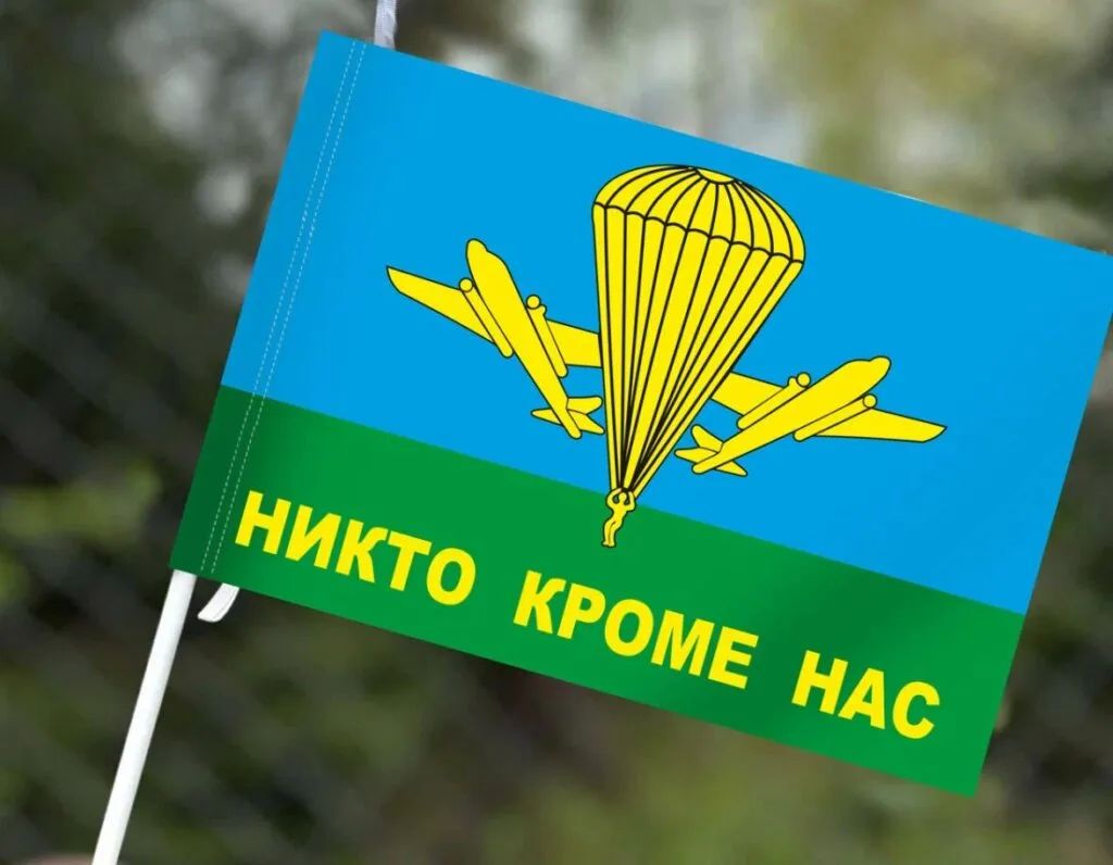 ПОКАЗ ТЕХНИКИ И ПРЫЖКИ С ПАРАШЮТОМ: КАК В КОСТРОМЕ ОТМЕТЯТ ДЕНЬ ВДВ