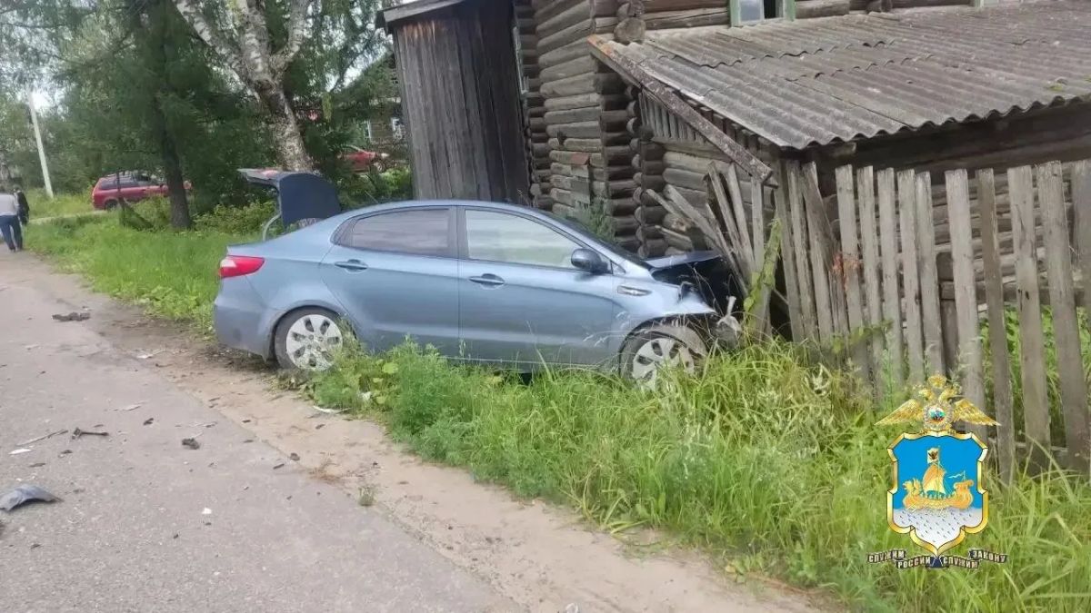 Сотрудники госавтоинспекции проводят проверку по факту ДТП с несовершеннолетним Сотрудники госавтоинспекции проводят проверку по факту ДТП с несовершеннолетним