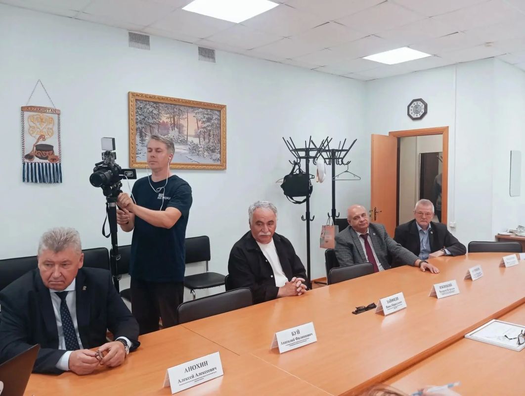 В Общественной палате региона состоялось значимое событие – заседание штаба по наблюдению за выборами, на котором было подписано соглашение «За честные и чистые выборы депутатов Государственной Думы Федерального Собрания... В Общественной палате региона состоялось значимое событие – заседание штаба по наблюдению за выборами, на котором было подписано соглашение «За честные и чистые выборы депутатов Государственной Думы Федерального Собрания...