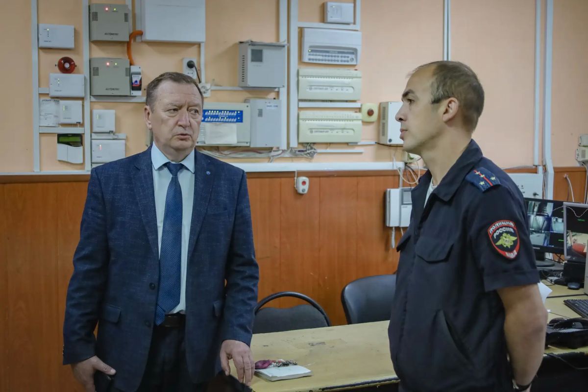 Общественники оценили работу дежурной части костромской полиции в рамках акции «Гражданский мониторинг» Общественники оценили работу дежурной части костромской полиции в рамках акции «Гражданский мониторинг»