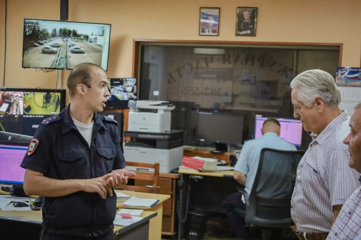 Общественники оценили работу дежурной части костромской полиции в рамках акции «Гражданский мониторинг» Общественники оценили работу дежурной части костромской полиции в рамках акции «Гражданский мониторинг»