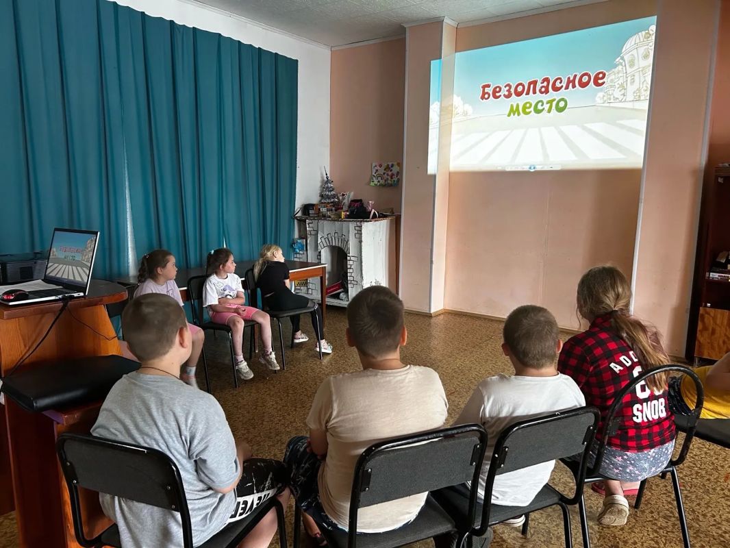 В Костромской области продолжается комплекс информационнопрофилактических мероприятий «Каникулы без ДТП» В Костромской области продолжается комплекс информационнопрофилактических мероприятий «Каникулы без ДТП»