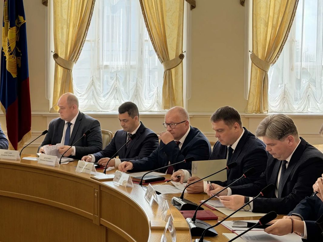Сергей Ситников провёл заседание штаба Единого национального центра, созданного в Костромской области во исполнение Указа Президента Владимира Путина Сергей Ситников провёл заседание штаба Единого национального центра, созданного в Костромской области во исполнение Указа Президента Владимира Путина