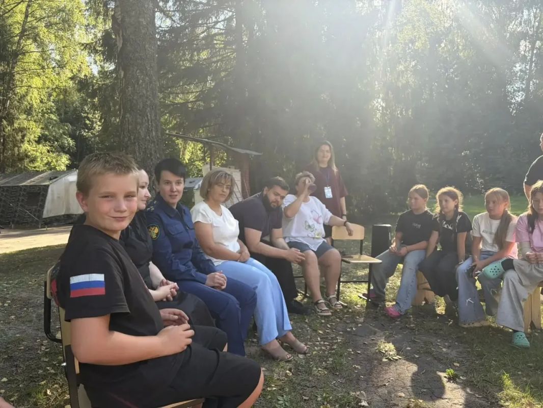 Прокурор области Екатерина Банникова совместно с Уполномоченной по правам ребенка в Костромской области Наталией Батаевой посетила палаточный лагерь на базе центра отдыха «Красная горка» Прокурор области Екатерина Банникова совместно с Уполномоченной по правам ребенка в Костромской области Наталией Батаевой посетила палаточный лагерь на базе центра отдыха «Красная горка»