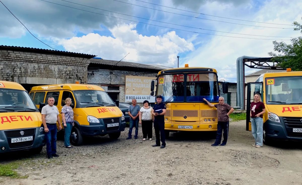 Госавтоинспекторы проверили школьные автобусы перед новым учебным годом Госавтоинспекторы проверили школьные автобусы перед новым учебным годом