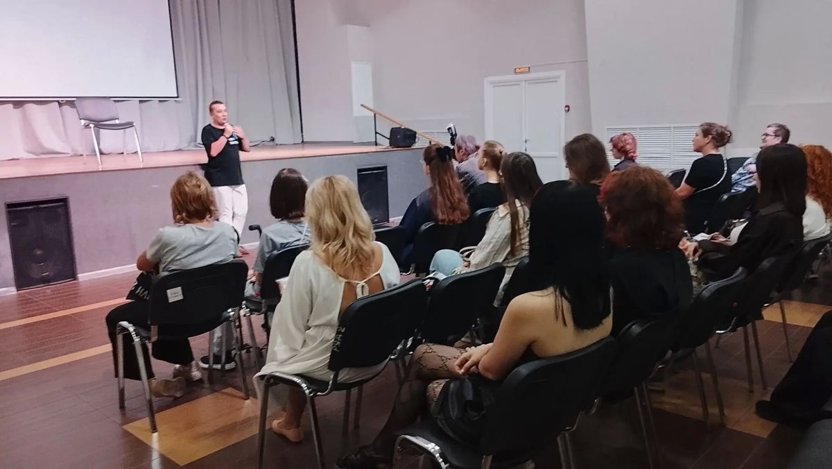 В Костроме в молодежном комплексе «Пале» стартовал мастер-класс актера и режиссера Александра Кирпичёва