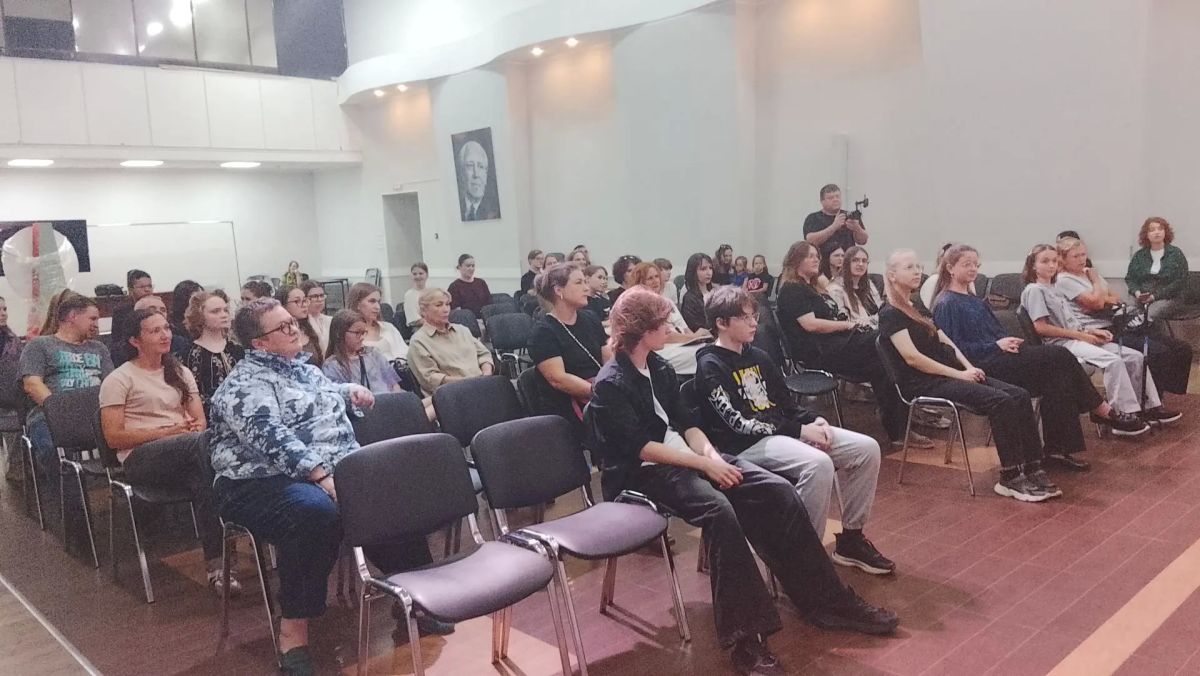 В Костроме в молодежном комплексе «Пале» стартовал мастер-класс актера и режиссера Александра Кирпичёва В Костроме в молодежном комплексе «Пале» стартовал мастер-класс актера и режиссера Александра Кирпичёва