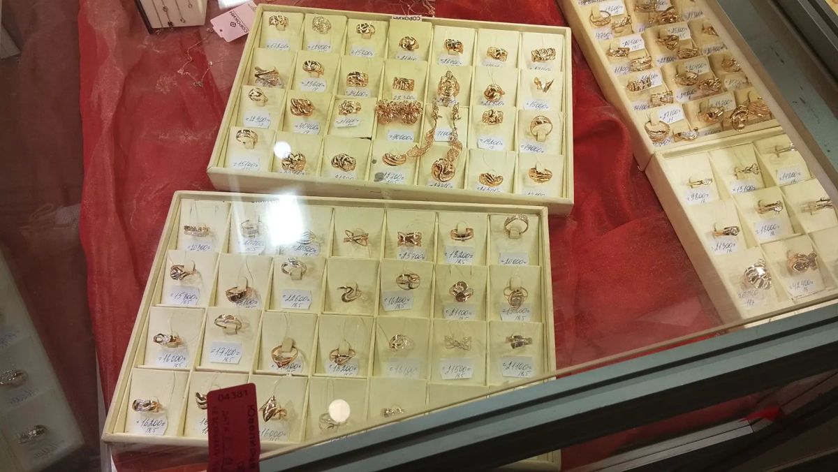 В Костроме на Сусанинской площади открылся ювелирный фестиваль «Золотое кольцо» В Костроме на Сусанинской площади открылся ювелирный фестиваль «Золотое кольцо»