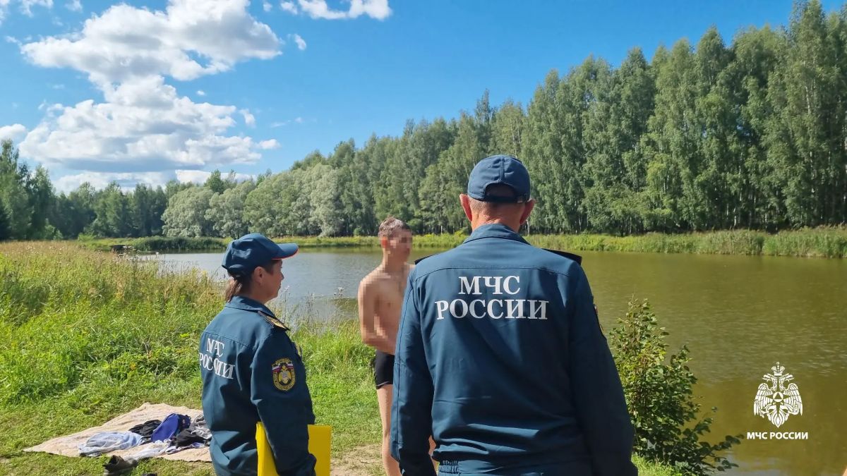 Инспекторы Центра ГИМС ведут разъяснительную работу с отдыхающими в необорудованных для купания местах Инспекторы Центра ГИМС ведут разъяснительную работу с отдыхающими в необорудованных для купания местах