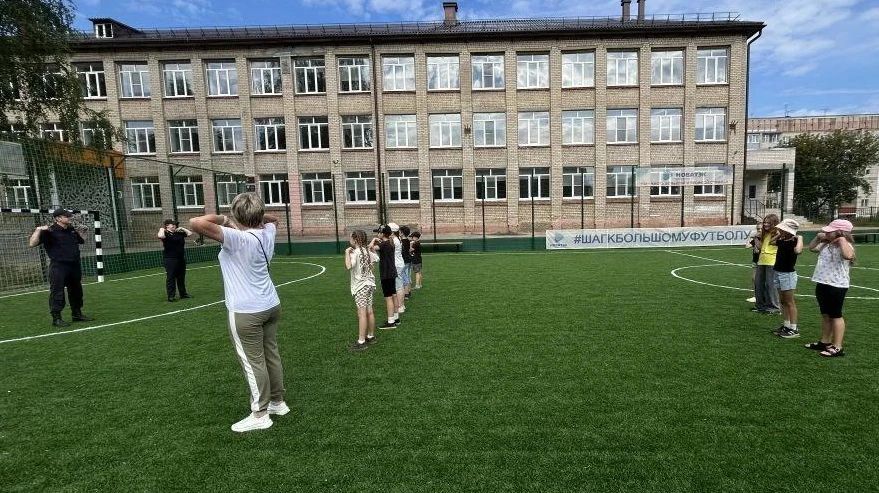 Полицейские и общественники провели спортивные уроки в пяти городах Костромской области Полицейские и общественники провели спортивные уроки в пяти городах Костромской области
