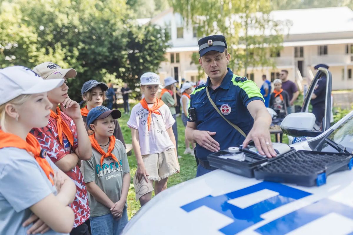 В лагере «КрутоЯр» стражи порядка и общественники провели для детей «Зарядку со стражем порядка» В лагере «КрутоЯр» стражи порядка и общественники провели для детей «Зарядку со стражем порядка»