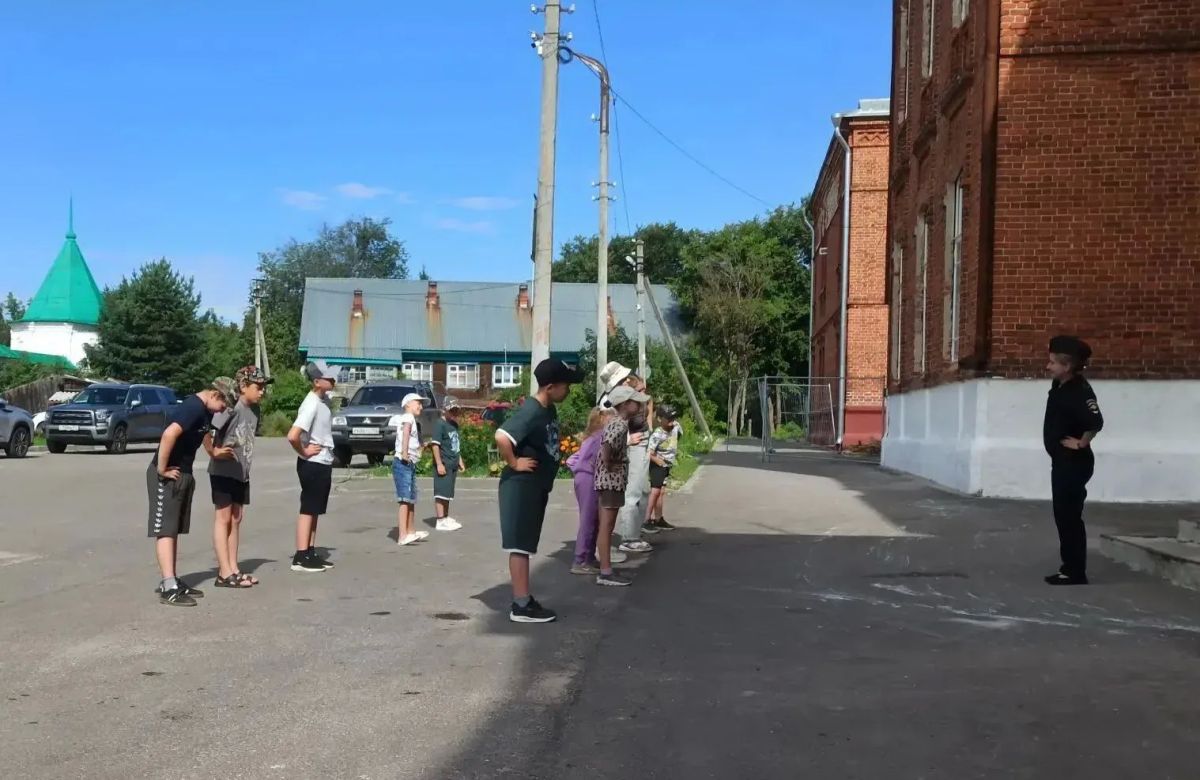 В Костромской области сотрудники полиции провели «Зарядку со стражем порядка» сразу в нескольких районах Костромской области В Костромской области сотрудники полиции провели «Зарядку со стражем порядка» сразу в нескольких районах Костромской области