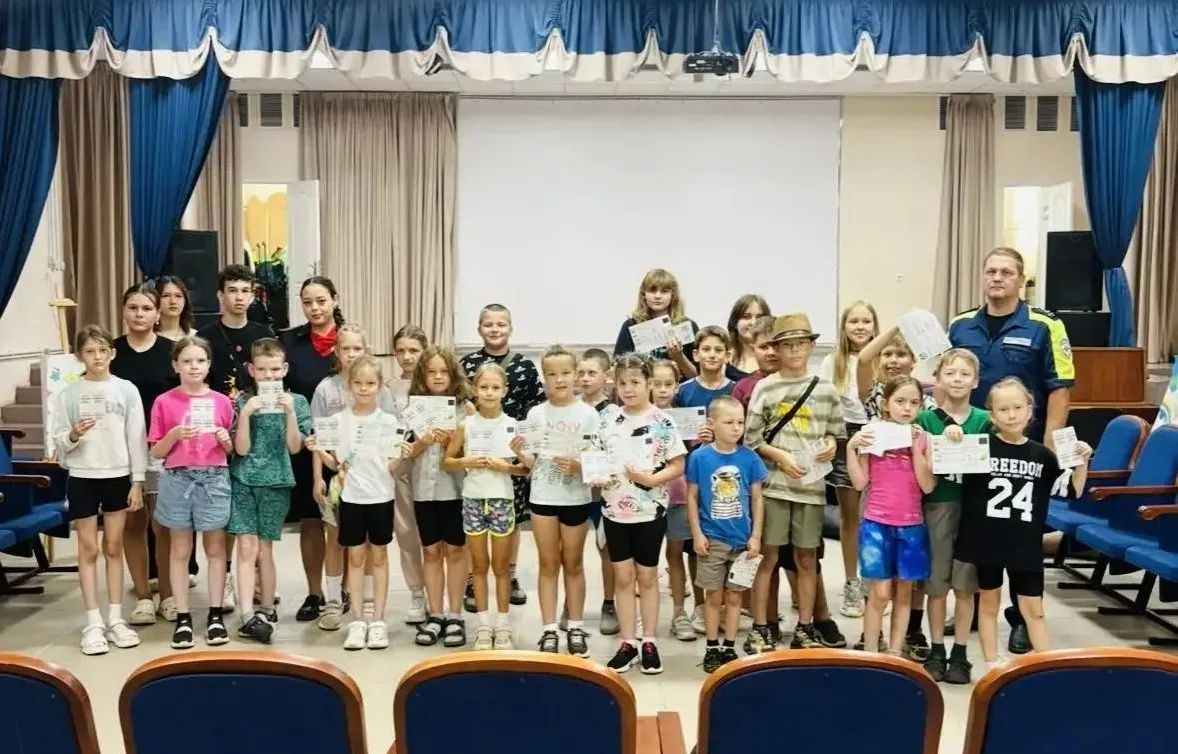 В Костромской области сотрудники полиции провели «Зарядку со стражем порядка» сразу в нескольких районах Костромской области В Костромской области сотрудники полиции провели «Зарядку со стражем порядка» сразу в нескольких районах Костромской области
