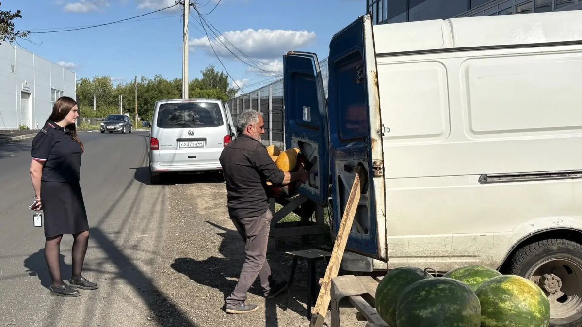 В Костроме продолжаются рейды по выявлению и пресечению торговли в неустановленных местах. В Костроме продолжаются рейды по выявлению и пресечению торговли в неустановленных местах.