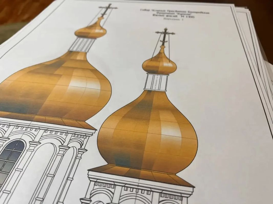 Губернатор Сергей Ситников, митрополит Костромской и Нерехтский Ферапонт и меценат Виктор Тырышкин обсудили ход воссоздания Успенского собора Костромского кремля Губернатор Сергей Ситников, митрополит Костромской и Нерехтский Ферапонт и меценат Виктор Тырышкин обсудили ход воссоздания Успенского собора Костромского кремля