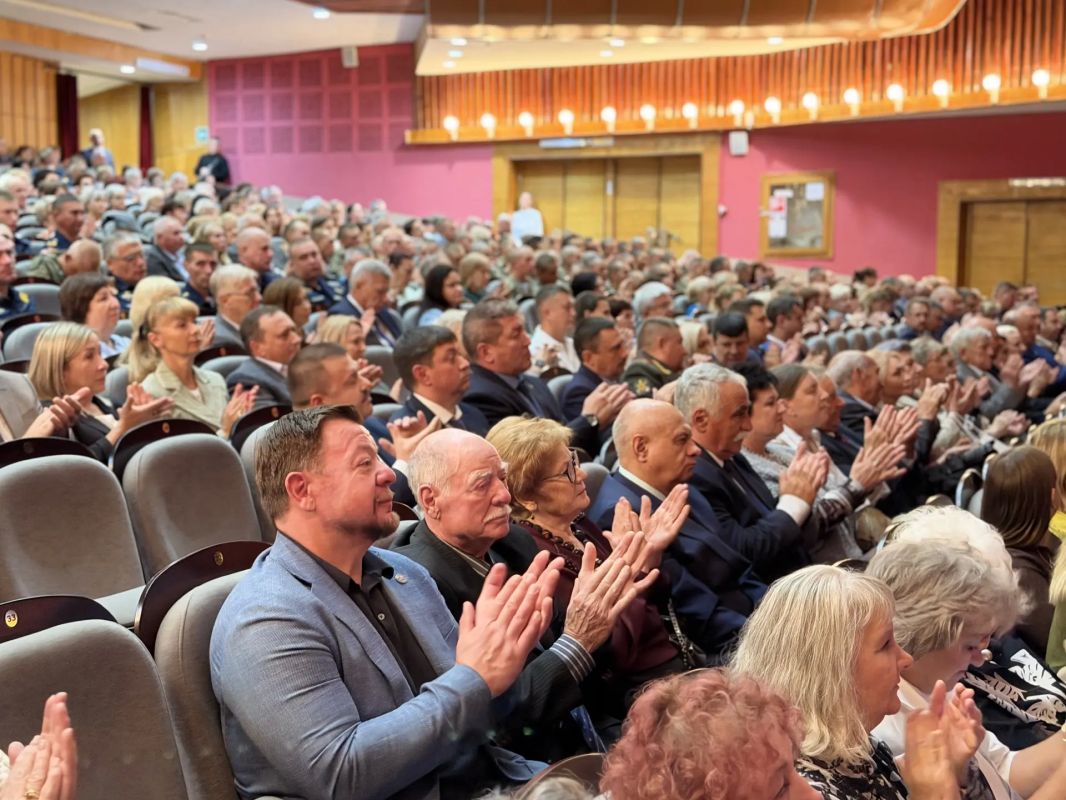 «Ваша энергия и знания превращают планы в реальные дела», – Сергей Ситников поздравил земляков с Днём Костромской области «Ваша энергия и знания превращают планы в реальные дела», – Сергей Ситников поздравил земляков с Днём Костромской области