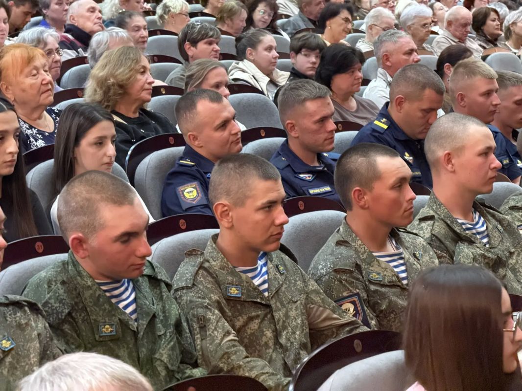 «Ваша энергия и знания превращают планы в реальные дела», – Сергей Ситников поздравил земляков с Днём Костромской области «Ваша энергия и знания превращают планы в реальные дела», – Сергей Ситников поздравил земляков с Днём Костромской области