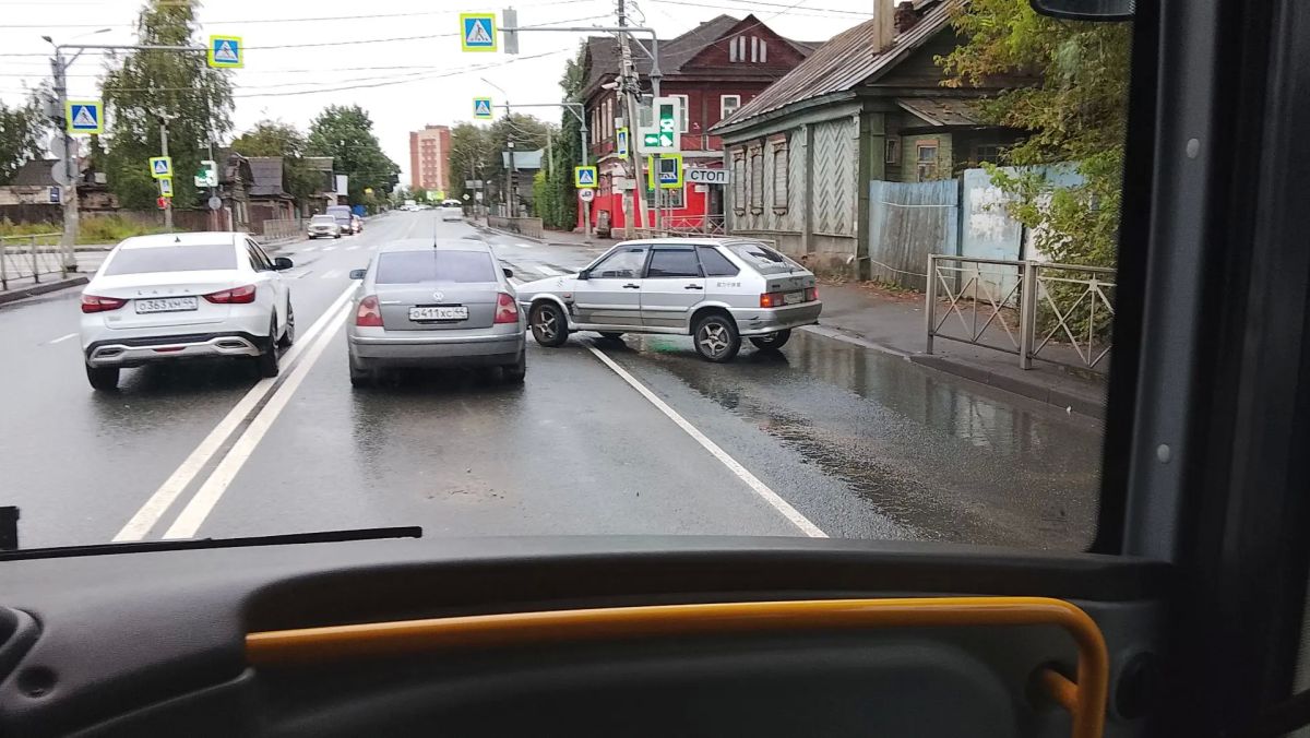 ДТП на улице Калиновской в Костроме