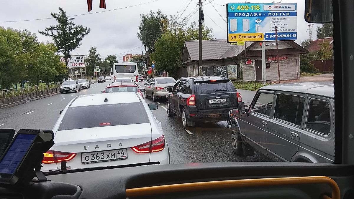 ДТП на улице Калиновской в Костроме ДТП на улице Калиновской в Костроме