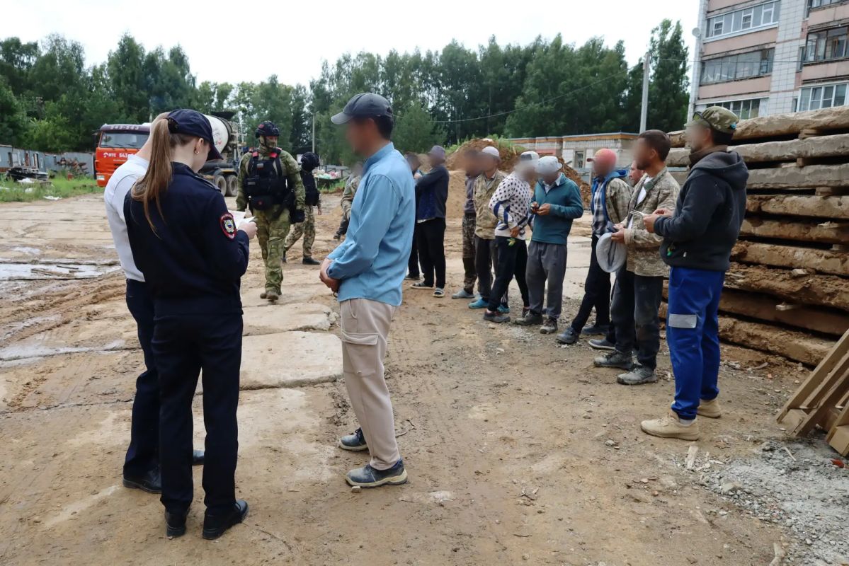 Полицейские управления по вопросам миграции подвели итоги профилактической операции «Гастарбайтер» Полицейские управления по вопросам миграции подвели итоги профилактической операции «Гастарбайтер»