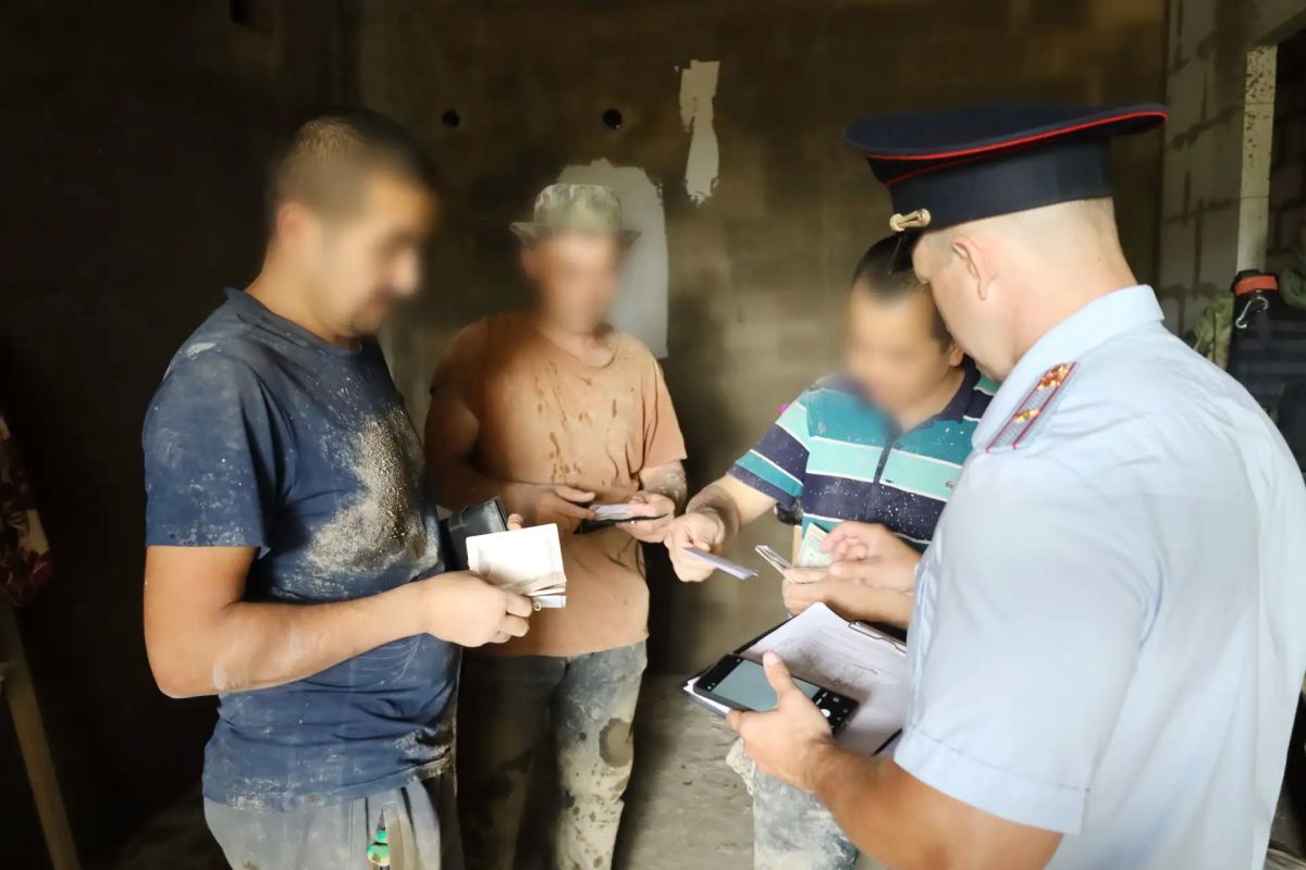 Полицейские управления по вопросам миграции подвели итоги профилактической операции «Гастарбайтер» Полицейские управления по вопросам миграции подвели итоги профилактической операции «Гастарбайтер»